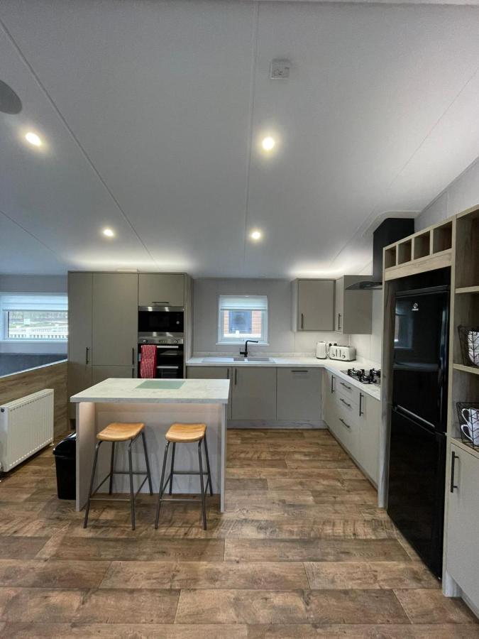 Black Moorhen Lodge With Hot Tub York Exteriör bild